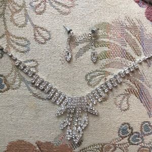 Beautiful silver earring/ necklace for homecoming!